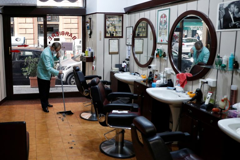 Proud Seniors Greece: Μπαρμπέρικο στην Άρτα αρνήθηκε να εξυπηρετήσει τρανς άνδρα