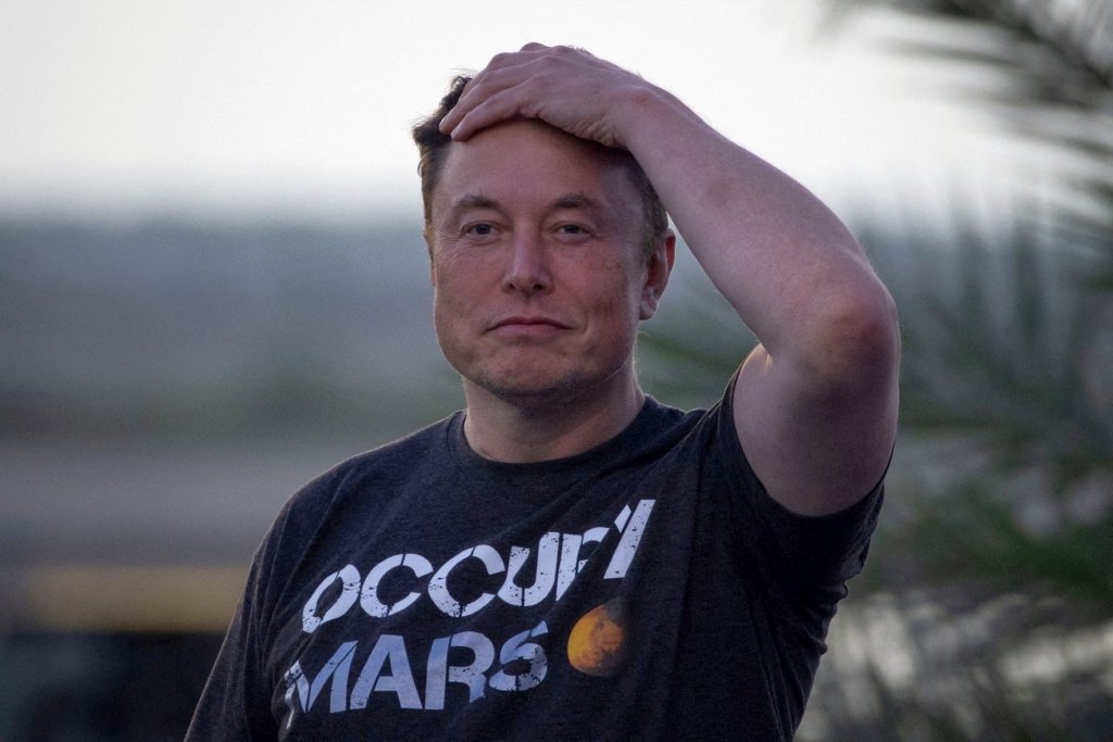 Έλον Μασκ: Γιατί εξακολουθεί να μην πληρώνεται από την Tesla