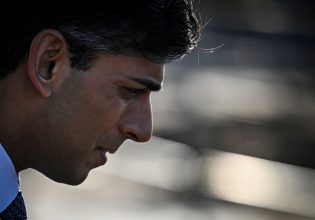 Ρίσι Σούνακ: O ορισμός της «γυναίκας» και η θέση για τις τρανς αθλήτριες