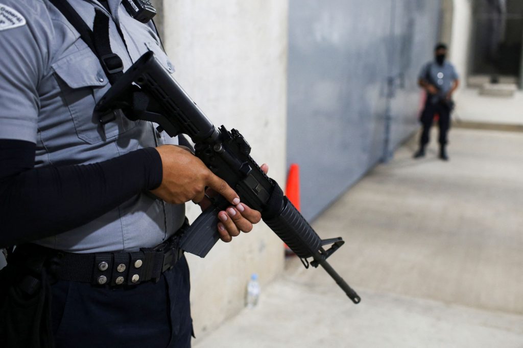 Ελ Σαλβαδόρ: «Πόλεμος κατά των συμμοριών» – Η κατάσταση εξαίρεσης παρατείνεται για 11η φορά