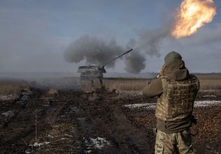 Ουκρανία: Ενας «πόλεμος του 20ου αιώνα» υποχρεώνει τις ΗΠΑ να αναθεωρήσουν εξοπλιστικές προτεραιότητες