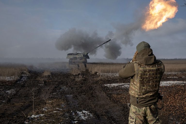 Ουκρανία: Ενας «πόλεμος του 20ου αιώνα» υποχρεώνει τις ΗΠΑ να αναθεωρήσουν εξοπλιστικές προτεραιότητες