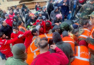 Σεισμός στην Τουρκία: Η στιγμή που οι διασώστες ανασύρουν κοριτσάκι ζωντανό από τα συντρίμμια