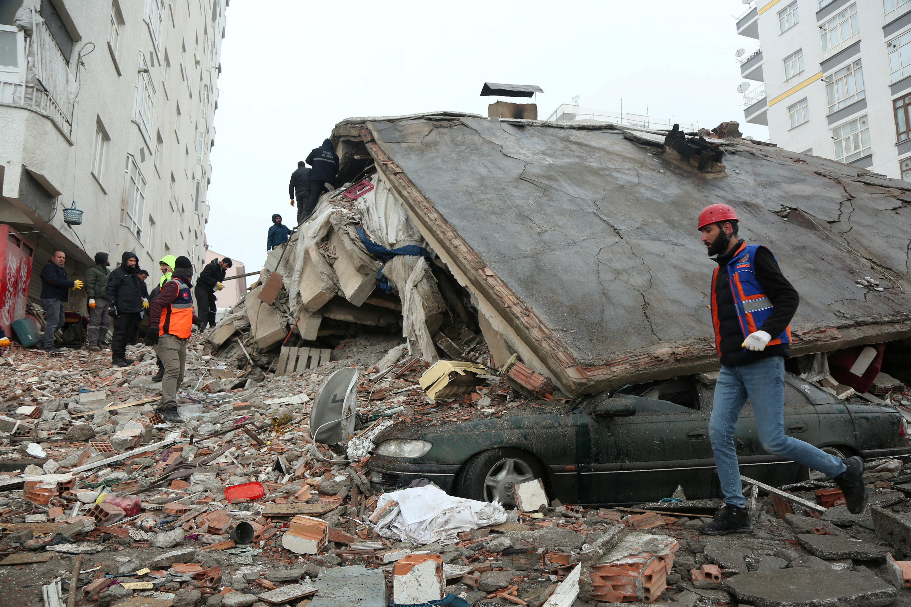 Τουρκία - Συρία: Χιλιάδες οι νεκροί από τον φονικό σεισμό - Δραματική η κατάσταση