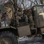 Ουκρανία: Ρώσοι στρατιώτες χτυπούν τραυματισμένο διοικητή