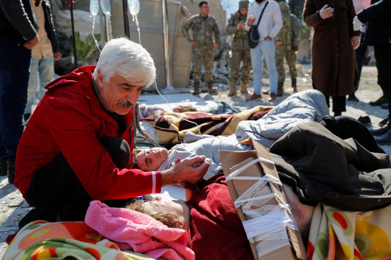 Σεισμός σε Τουρκία – Συρία: Φωτογραφίες γροθιά στο στομάχι – Θάνατος, θλίψη και απόγνωση