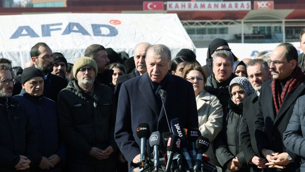Τουρκία: Θα ανατρέψει ο σεισμός τον Ερντογάν; – Θα αναβάλει τις εκλογές;