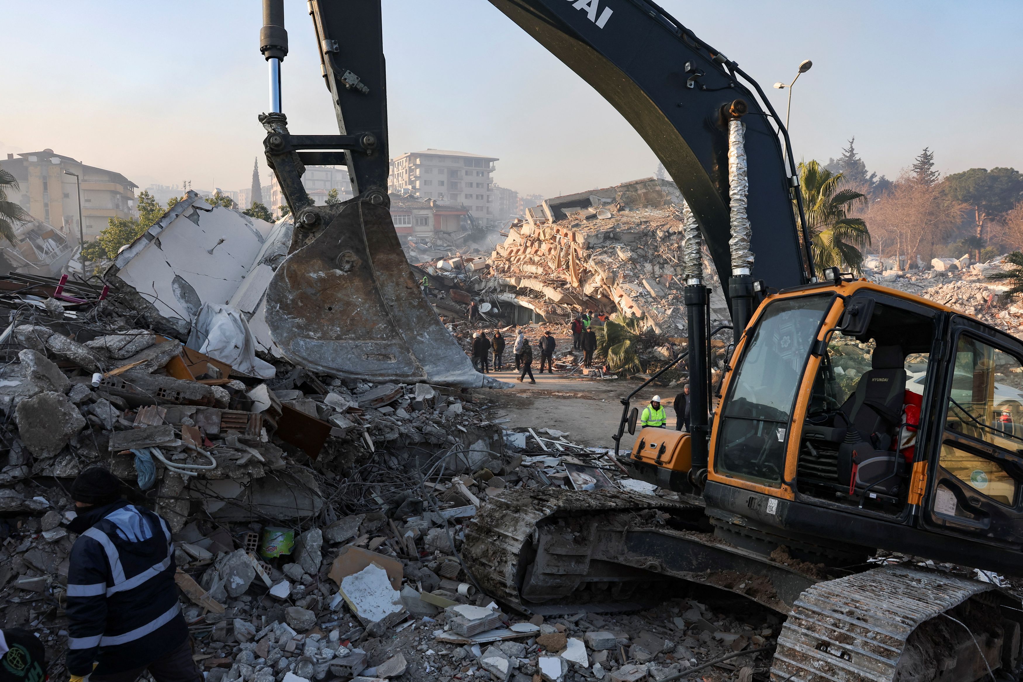Σεισμός στην Τουρκία: «Εξόφθαλμες αστοχίες - Κτίρια 20 ορόφων πάνω σε ένα από τα πιο επικίνδυνα ρήγματα του πλανήτη»