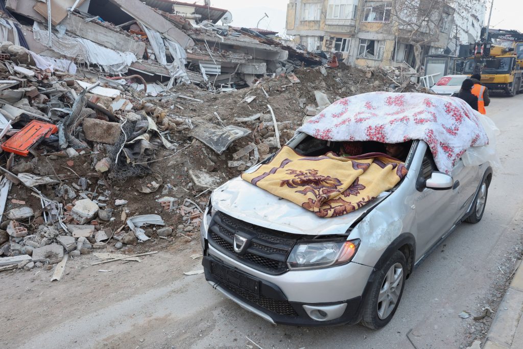 Σεισμός στην Τουρκία: «Η θεία μου ήταν εγκλωβισμένη – Λιποθύμησε 5 φορές και έτρωγε πέτρες»