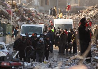 Σεισμός στην Τουρκία: Η τουρκική πρεσβεία ευχαριστεί την Ελλάδα για την ανθρωπιστική βοήθεια