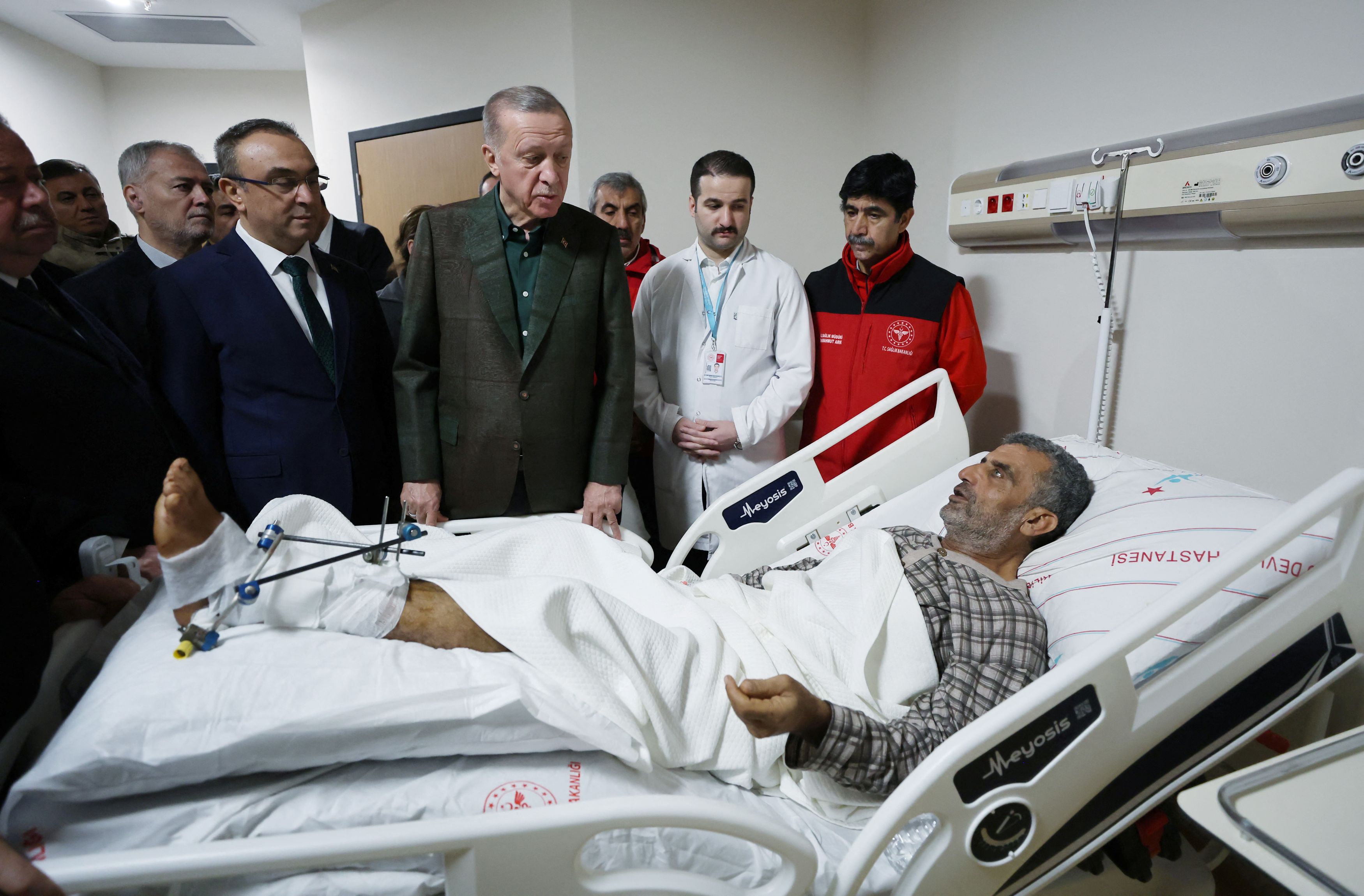 Σεισμός Τουρκία: Προεκλογικό σόου σε νοσοκομείο έστησε ο Ερντογάν