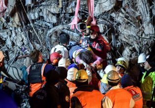Σεισμός Τουρκία: Οι νεκροί μπορεί να φτάσουν τις 50.000 λέει ο Λέκκας
