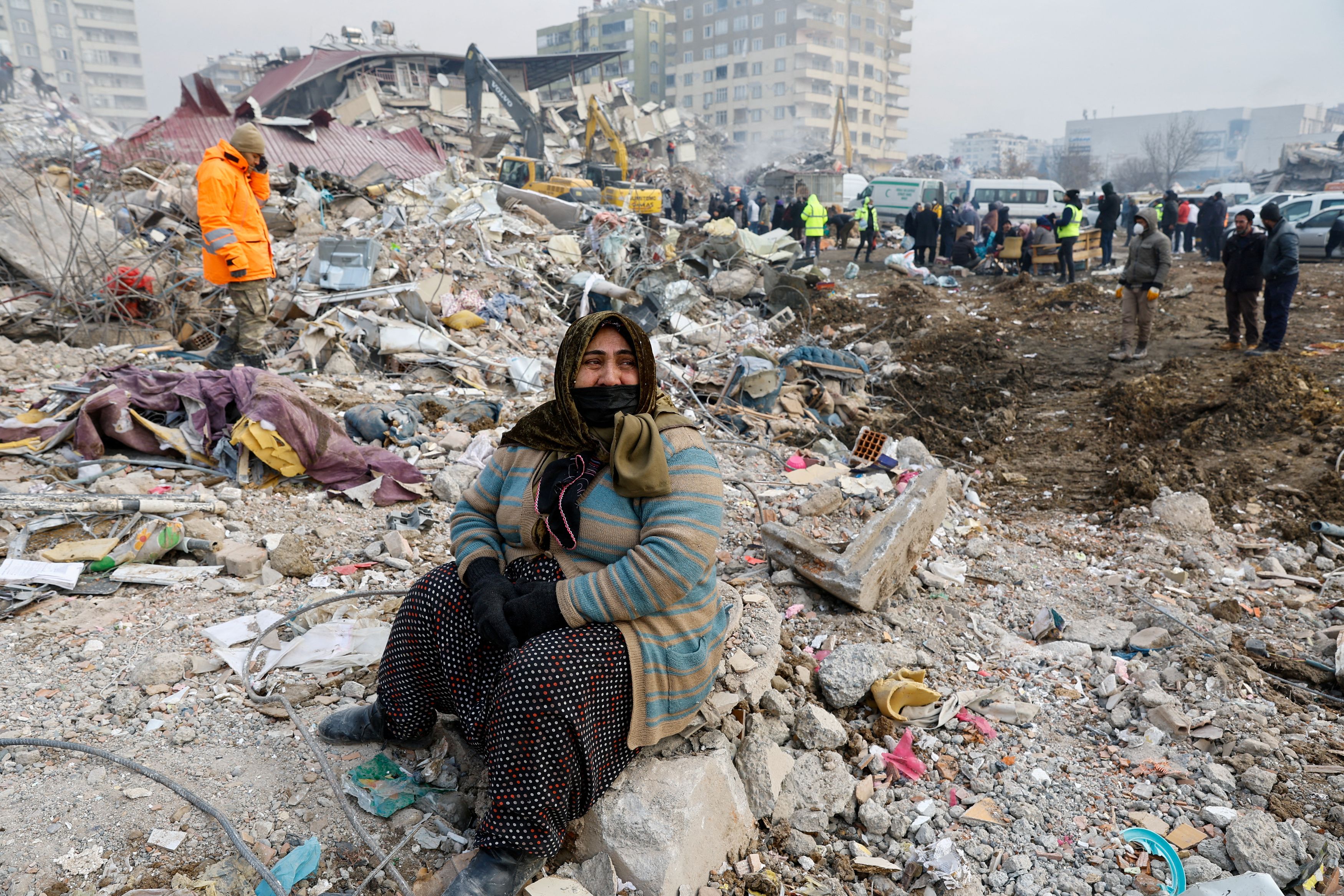 Σεισμός Τουρκία: «Έχω χάσει το μέτρημα» - Γεμάτα τα νεκροταφεία - Δεν έχουν που να θάψουν