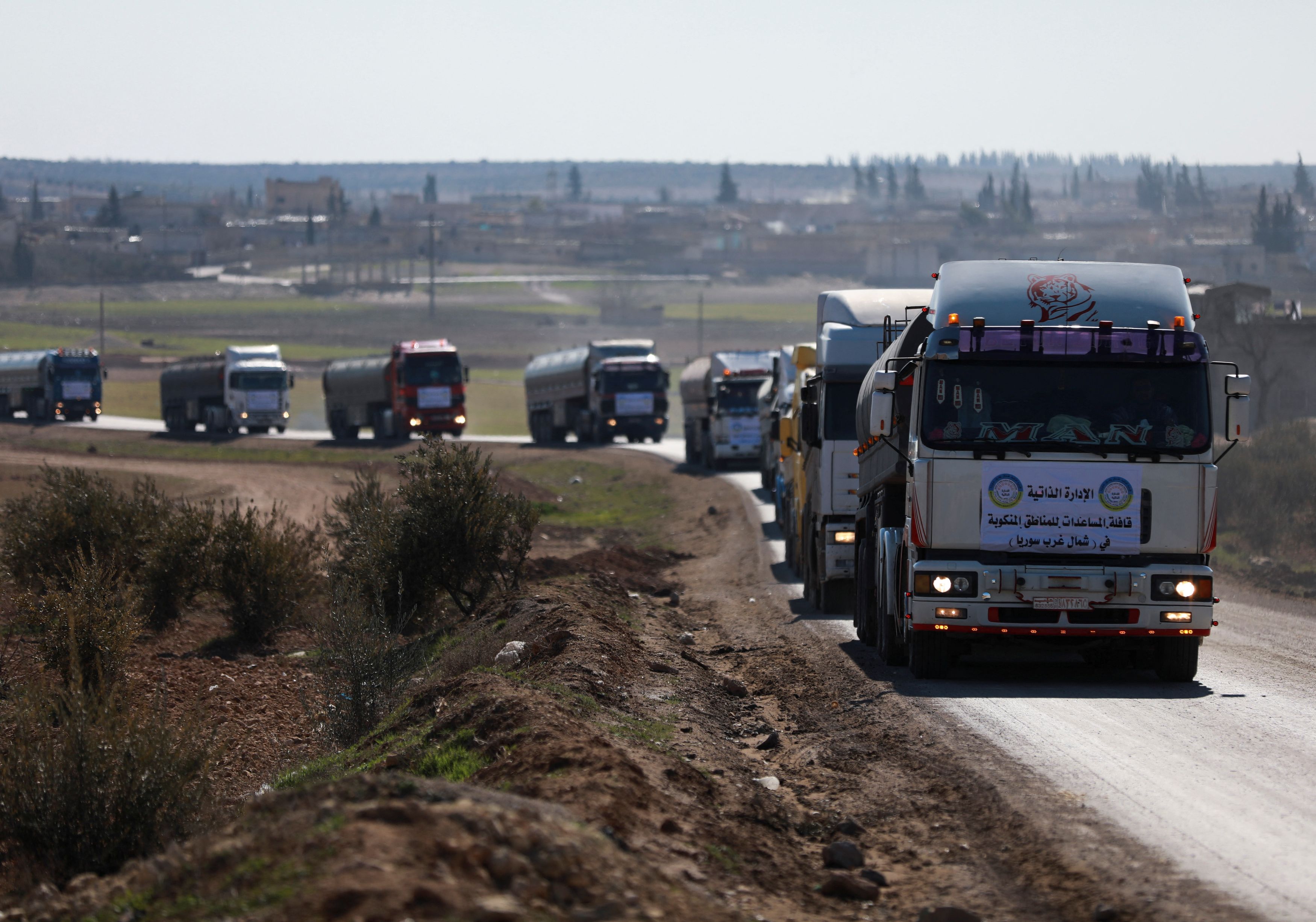 Σεισμός: Δεκατέσσερα φορτηγά με βοήθεια πέρασαν στο βόρειο τμήμα της Συρίας - Τι εξετάζει η Τουρκία