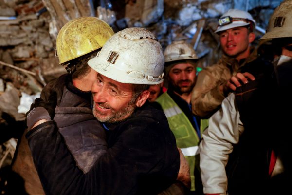 Σεισμός στην Τουρκία: Time lapse βίντεο αποτυπώνει τις συγκλονιστικές προσπάθειες των διασωστών