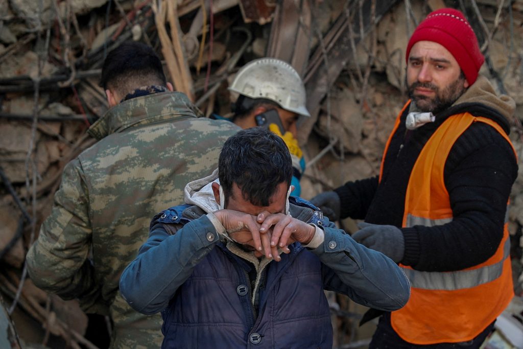 Σεισμός στην Τουρκία: Ξεπέρασαν τις 33.000 οι νεκροί – Η Άγκυρα ξεκινά ποινικές διώξεις σε εργολάβους, ώρα μηδέν για τη Συρία