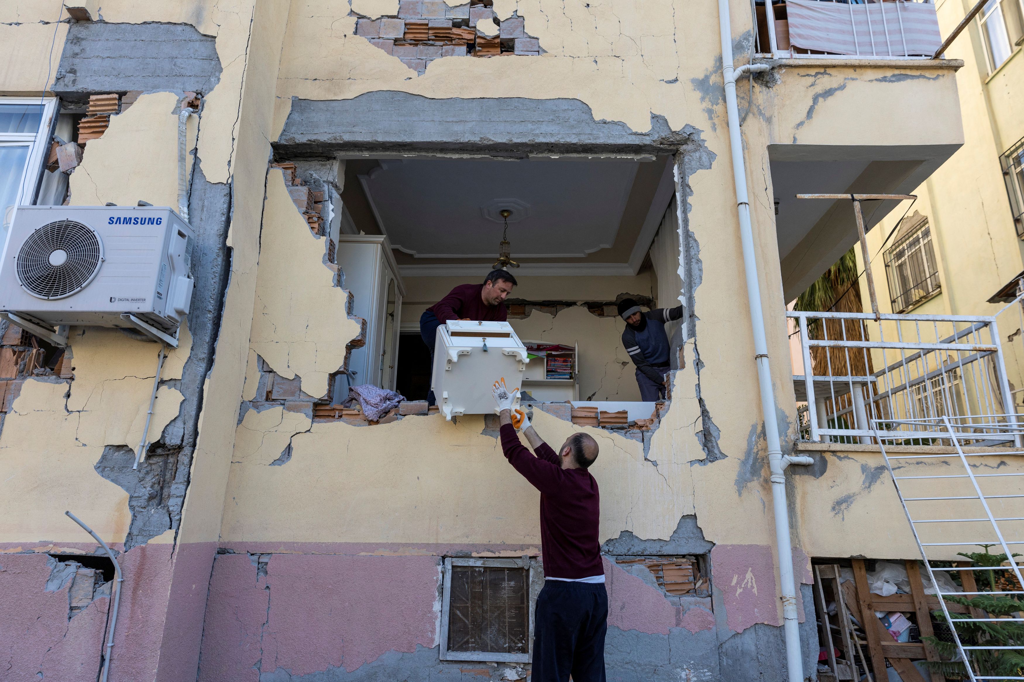 Σεισμός Τουρκία: Επιτέθηκαν σεξουαλικά σε θύματα του σεισμού