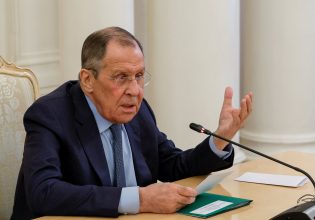 Σεργκέι Λαβρόφ: Θεατρική παράσταση η επίσκεψη Μπάιντεν στην Ουκρανία