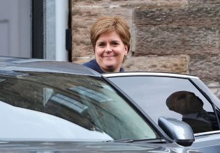 Τι σημαίνει η παραίτηση της Νίκολα Στέρτζιον για την ανεξαρτησία της Σκωτίας από το Ηνωμένο Βασίλειο