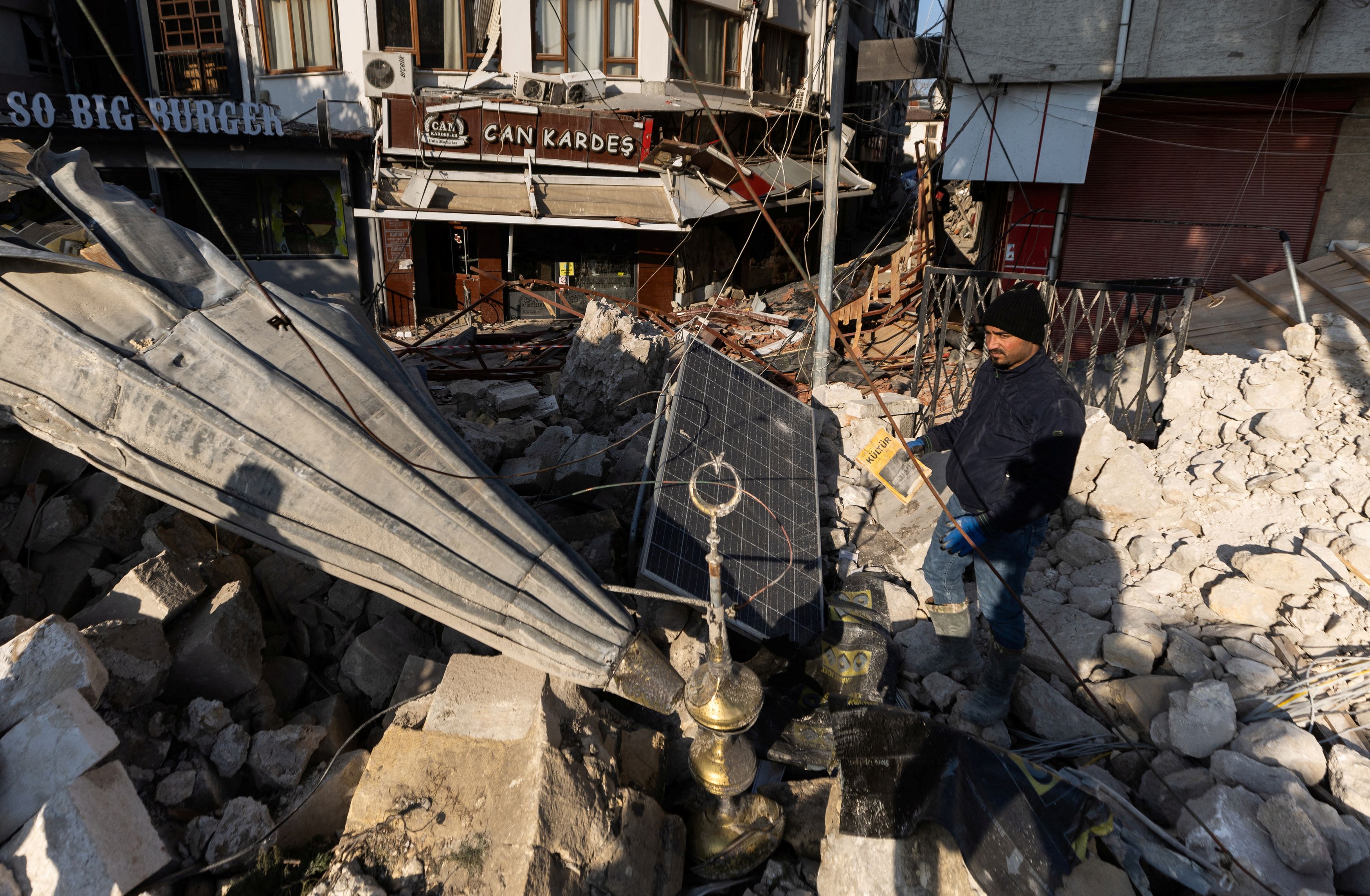 Σεισμός στην Τουρκία: Σοκαριστική εκτίμηση - 100.000 άνθρωποι κάτω από τα ερείπια στην Τουρκία