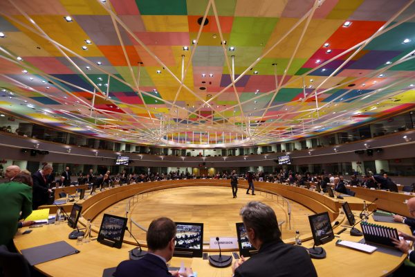 Ουκρανία: Η πρόταση της ΕΕ για προχρηματοδότηση αγοράς όπλων για το Κίεβο