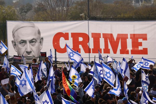 Το Ισραήλ αντιμέτωπο με την πολιτική κρίση την ώρα που κλιμακώνεται η ένταση στη Δυτική Όχθη