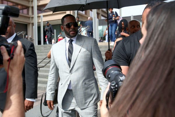 R. Kelly: Καταδικάστηκε σε 20 χρόνια φυλάκισης για βιασμό ανηλίκων