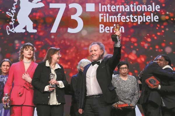 Μήνυμα ανθρωπιάς από την Μπερλινάλε