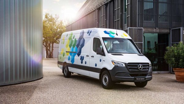 Αυτονομία έως 500 χλμ. για το νέο ηλεκτρικό Mercedes eSprinter