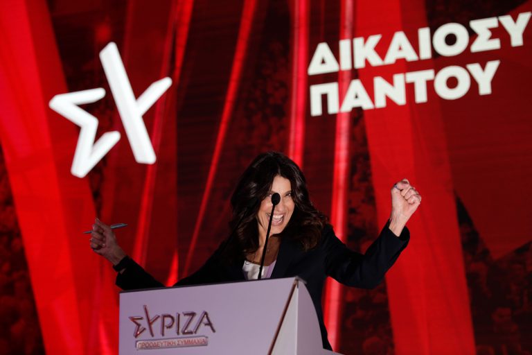 Πόπη Τσαπανίδου: Πάρτι στο Twitter με το «πρόεδρε έλα με φόρα»