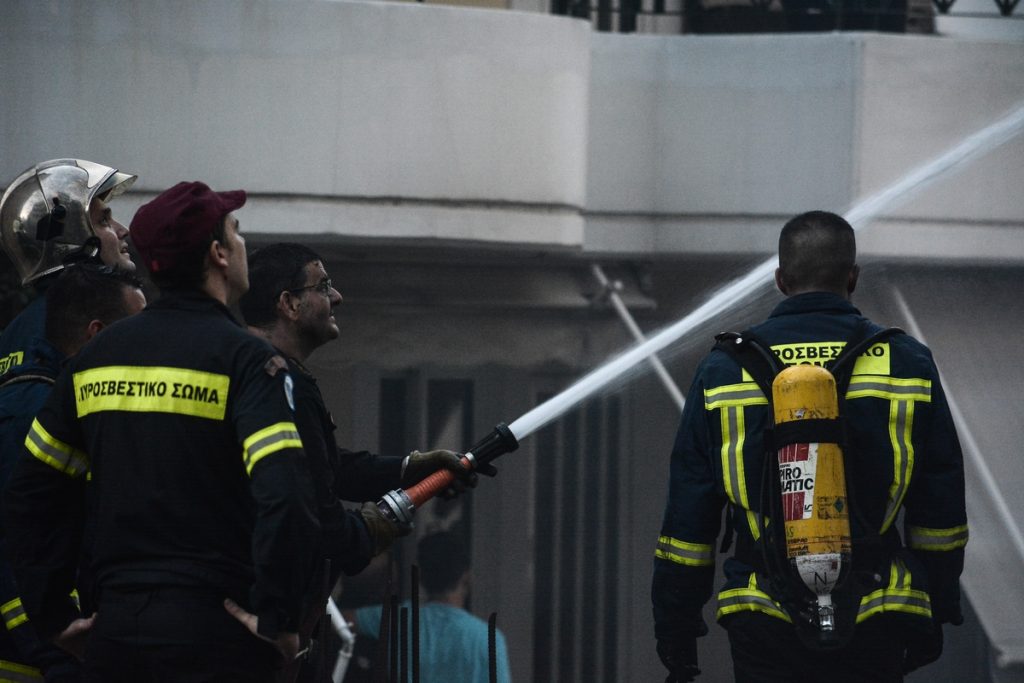 Ίλιον: Φωτιά σε διαμέρισμα – Απεγκλωβίστηκαν πέντε άτομα