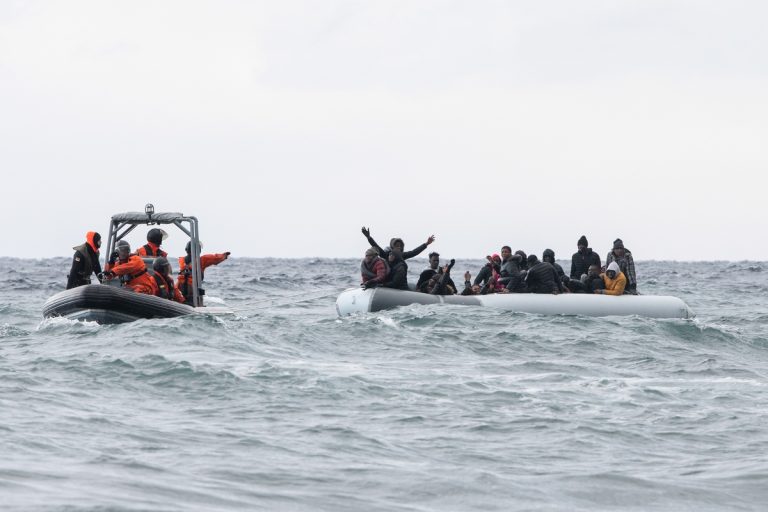 Ξεψυχώντας στα παγωμένα νερά της Μεσογείου – Ακόμα ένα ναυάγιο με νεκρούς πρόσφυγες