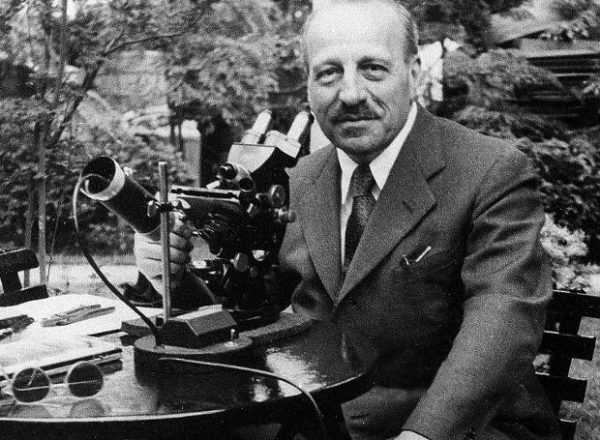 Γεώργιος Παπανικολάου: Ο γιατρός που σώζει χιλιάδες ζωές γυναικών