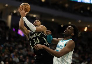 Μπακς – Χόρνετς 124-115: «Διπλός» και απίστευτος ο Γιάννης, έκανε σμπαράλια τους Χόρνετς