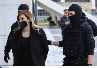 Ρούλα Πισπιρίγκου: Τα μηνύματα που έστελνε με τη χαρτορίχτρα για να γυρίσει ο Μάνος Δασκαλάκης