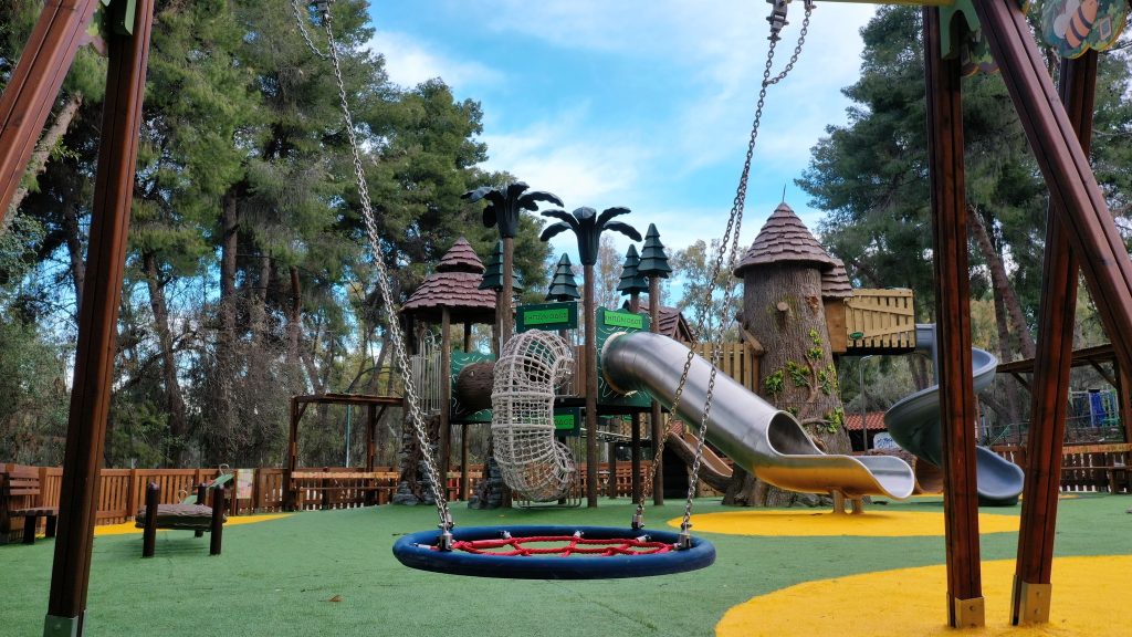 Δεντρόσπιτα και φυτά του Υμηττού στο περιβαλλοντικό πάρκο του Δήμου Παπάγου – Χολαργού