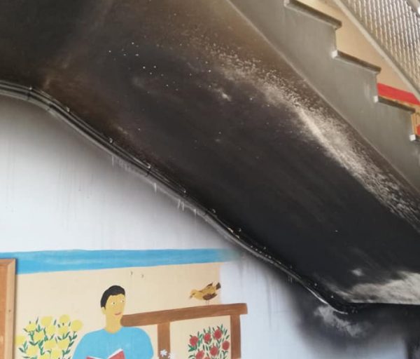 Από κάδο απορριμμάτων προκλήθηκε η φωτιά στο Δημοτικό σχολείο Καλάμου