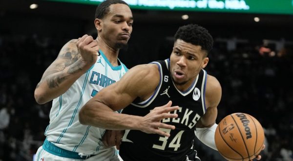 Η… εξωγήινη εμφάνιση του Γιάννη κόντρα στη Σάρλοτ