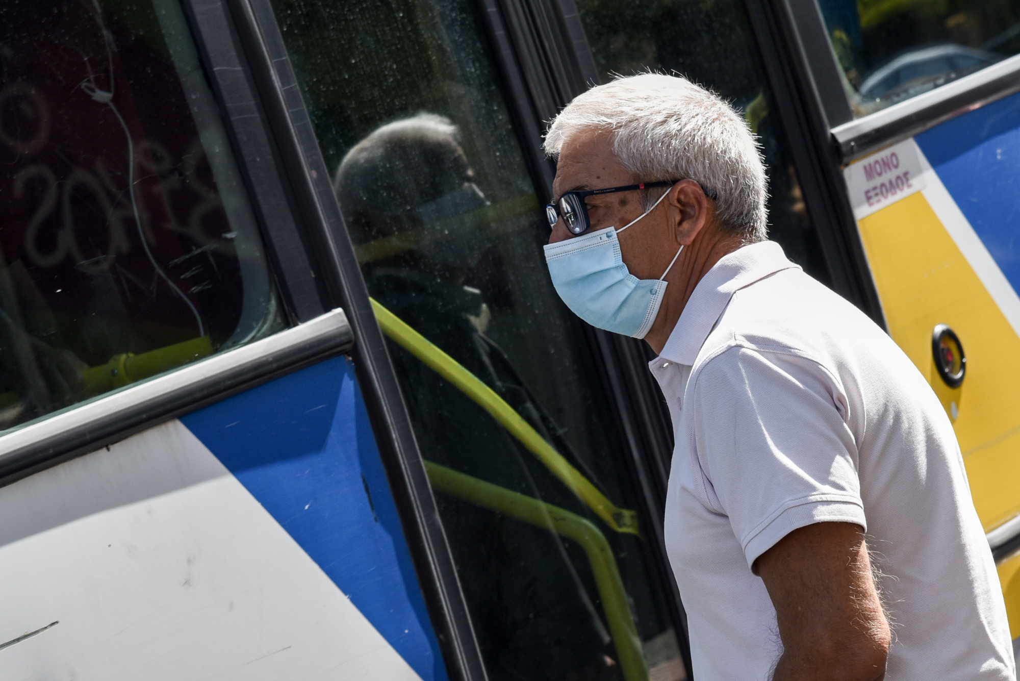 Κοροναϊός: Υποχρεωτική η μάσκα στα Μέσα Μαζικής Μεταφοράς