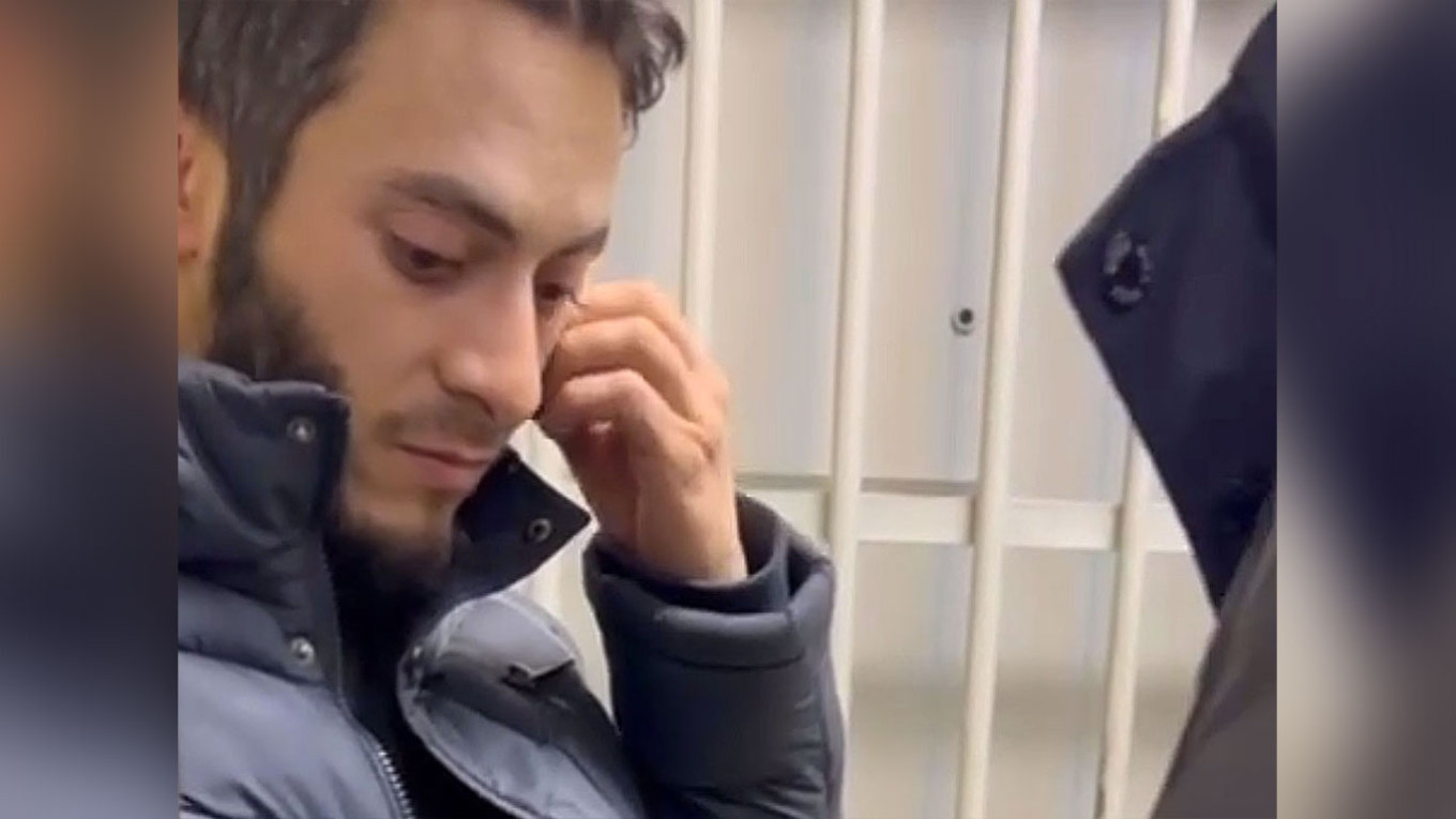 Ρωσία: H αστυνομία συνέλαβε ομοφυλόφιλο από την Τσετσενία, που προσπαθούσε να επιστρέψει την Ολλανδία