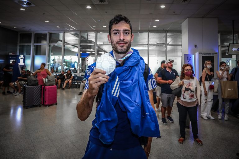 Μίλτος Τεντόγλου: «Πρόσεξα περισσότερο τα παπούτσια μου» – Δείχνει το γούρι του ενόψει Κωνσταντινούπολης