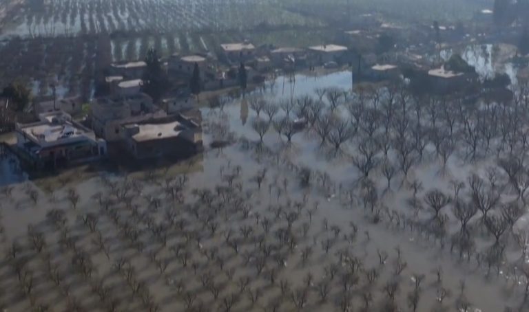 Συρία: Πρώτα ήρθε ο πόλεμος, μετά ο σεισμός και στο τέλος η πλημμύρα – Εγκαταλείπουν το Αλ Τλουλ