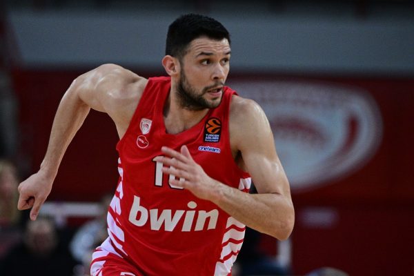 Παπανικολάου: «Η νίκη για τα παιδιά της Θύρας 7 – Η σκέψη μας σε Τουρκία και Συρία»