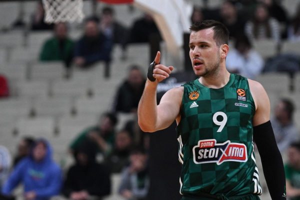 «Εμφύλιος» στον Παναθηναϊκό με Αγραβάνη