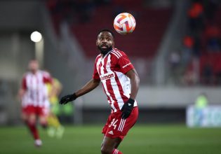 Το ιδιαίτερο δώρο του Μπακαμπού σε μία μικρή φίλη του Ολυμπιακού (Pic)