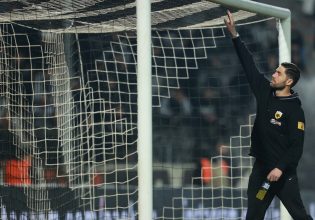 Ο Αθανασιάδης τσέκαρε τα δοκάρια της Τούμπας και ο κόσμος απάντησε με «ΑΕΚ γερά και πάρ’ το στα χαρτιά» (pics)