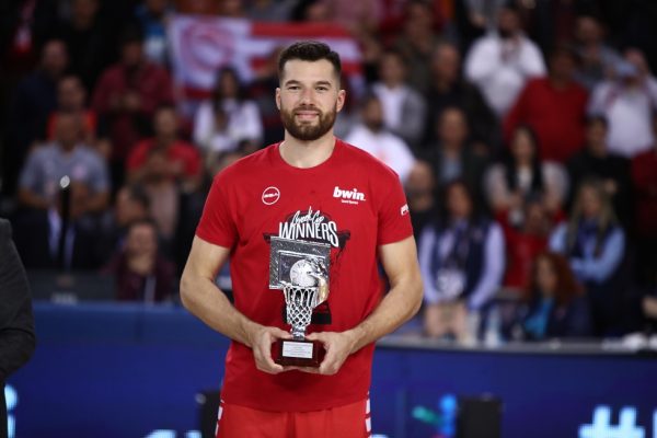 Η νύχτα που ο Πίτερς οργίασε: Έσπασε τα κοντέρ ο άσος του Ολυμπιακού-Αποθέωση από Βεζένκοφ