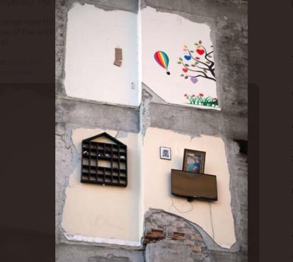 Σεισμός στην Τουρκία: Πολυκατοικία «δανειζόταν» τον τοίχο... διπλανής