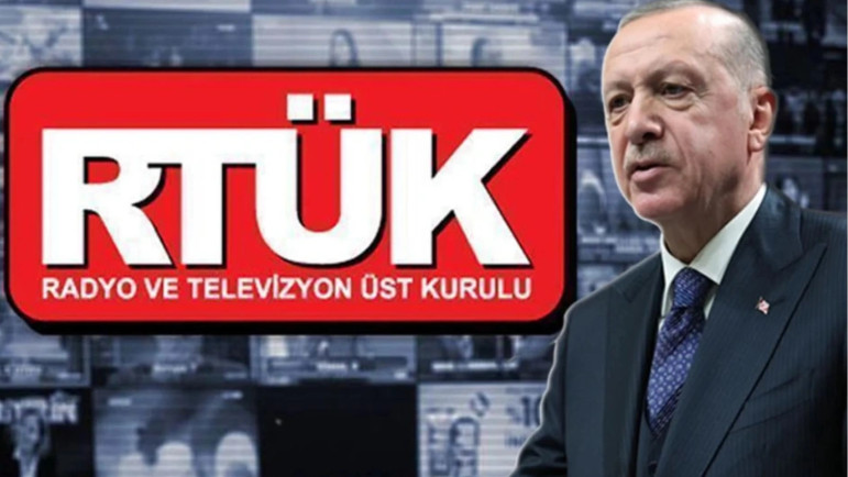 Τουρκία: Πρόστιμα και «μαύρο» σε τρία κανάλια που επέκριναν την κυβέρνηση Ερντογάν για τους σεισμούς