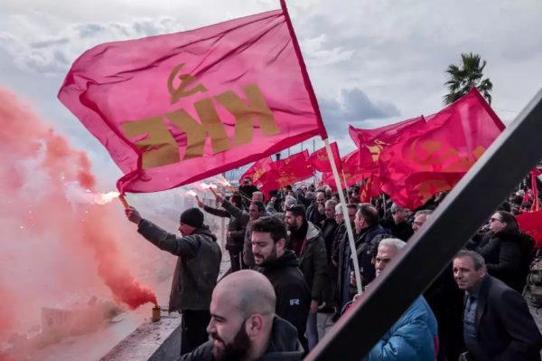 Πειραιάς: Συλλαλητήριο του ΚΚΕ ενάντια στον ελλιμενισμό του αμερικανικού αεροπλανοφόρου «George W. Bush»